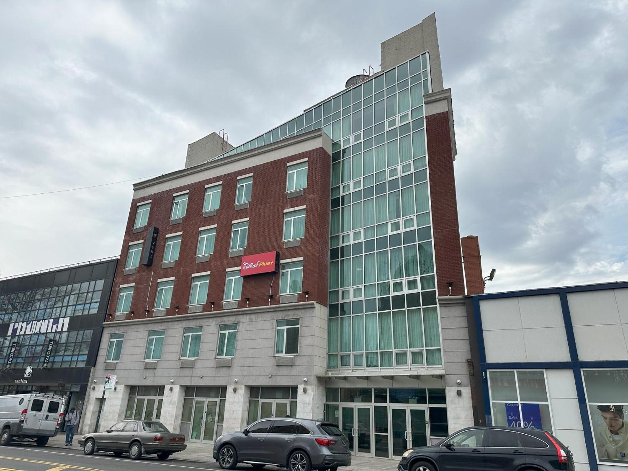 Red Roof Plus Brooklyn - Flatbush Ave New York Exterior foto